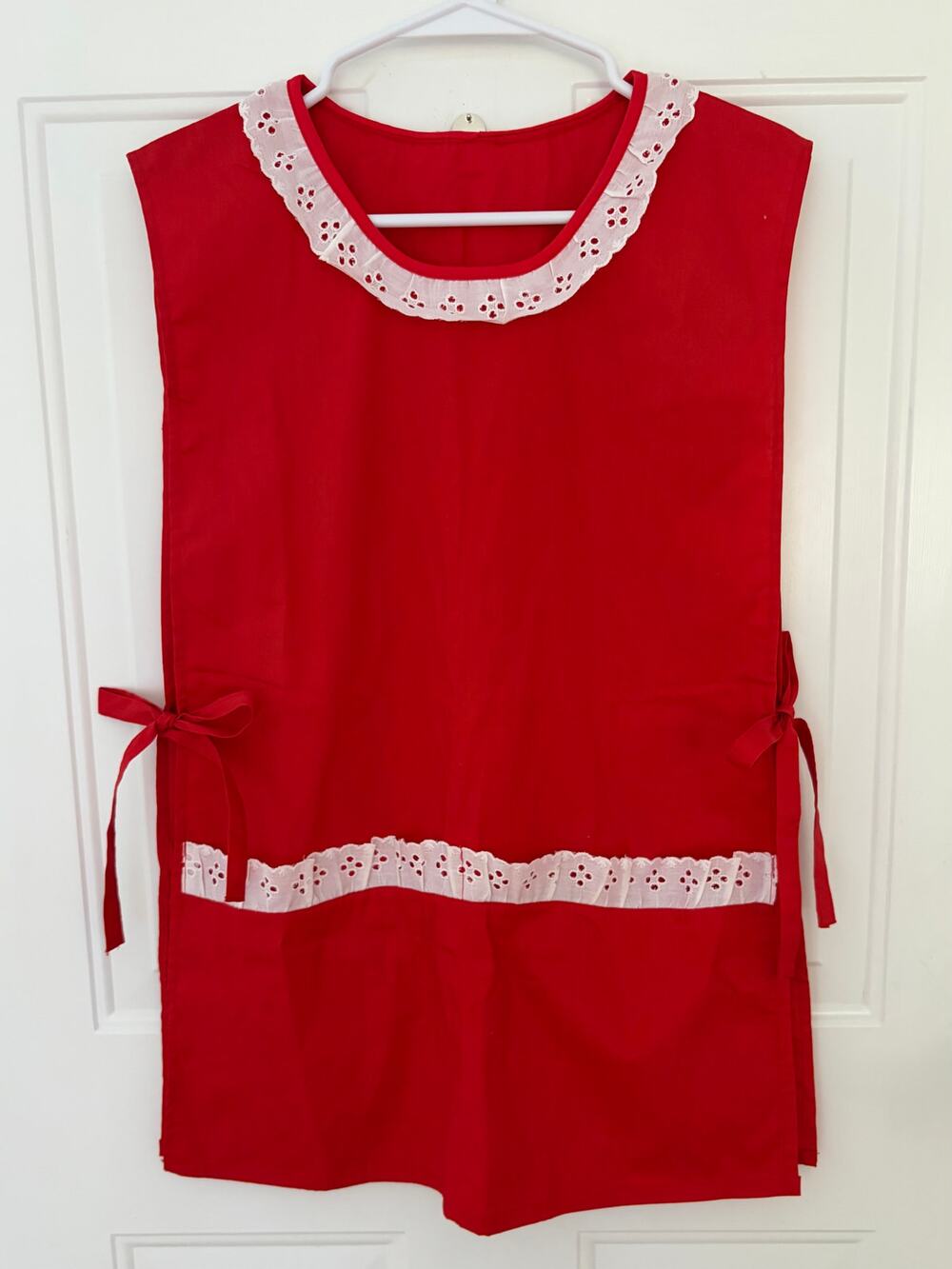 VTG Handmade 60s-70s Red Cobbler Smock Apron Eyelet Lace Trim Side Ties Pockets